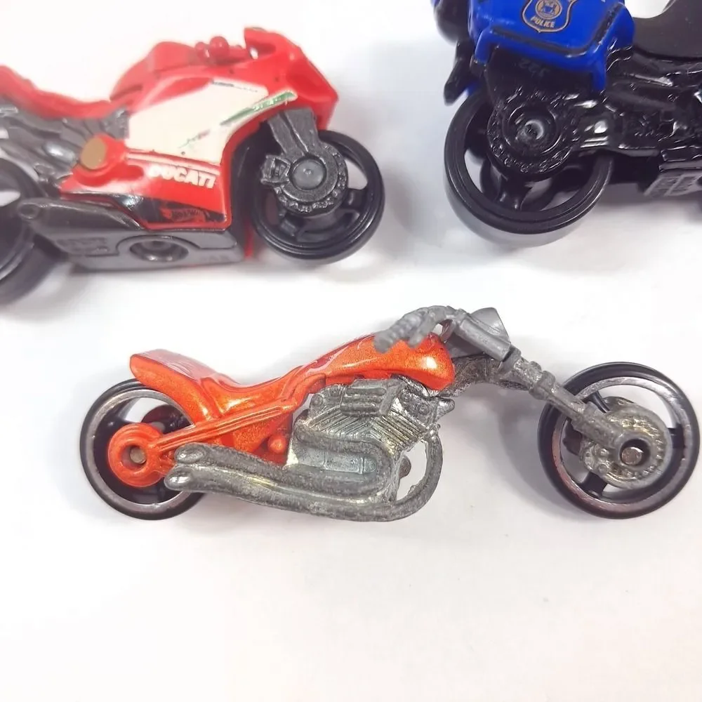 Hot Wheels Ducati 1199 Panigale Red thrill racer blast lane matchbox bmw police